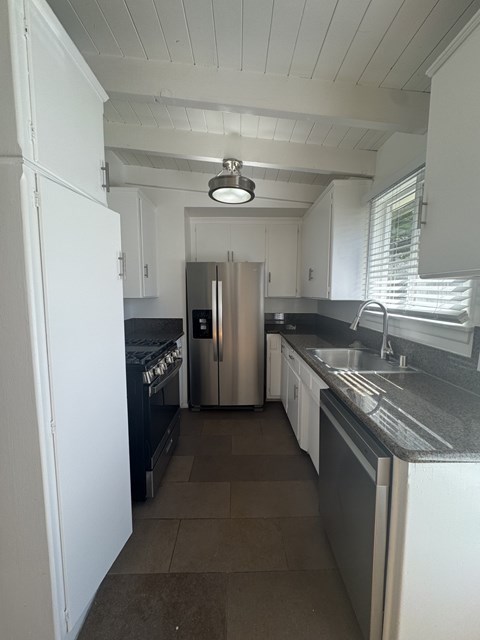 Floor plan for 2 beds, 1 bath, 850 sqft